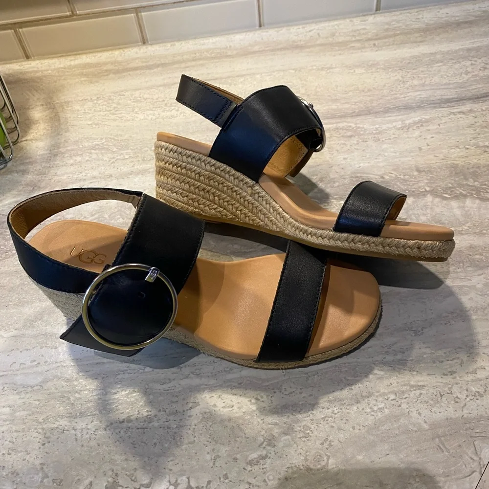 Sz38(7.5)⭐️NWT UGG Navee Black Leather Wedge Espadrille Sandals - Picture 2 of 10